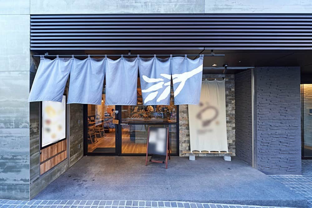のインスタグラム：「【代官山駅7分】展示会やプロモーションイベントに利用可能な八幡通り沿いにある路面イベントスペース エリア：東京都渋谷区 料金：33,000円/日～ URL：https://shopcounter.jp/spaces/wNGkFx   興味のある方は、プロフィール欄の【SHOPCOUNTER】 から「代官山駅」で検索してみてください😊  ーーーーーーーーーーーーー SHOPCOUNTERではポップアップストア/展示会/催事など「短期でイベントの開催や出店が可能なスペース」の検索＆予約が可能🙌 アカウント作成(無料)をすると、メルマガでキャンペーン情報や会員様限定でスペースのご紹介を行っています♪ スペース探し＆ご予約はプロフィールのURLからお願いします☆ →@shopcounter_official  #出店者募集  #ポップアップ #ポップアップストア #ポップアップショップ #展示会 #催事 #レンタルスペース #ギャラリー #イベント #イベントスペース #期間限定ショップ #展示会 #即売会 #代官山イベントスペース #代官山レンタルスペース #代官山展示会場 #路面店 #路面スペース #代官山アドレス  #shopcounter #popup #popupstore #popupshop #exhibition #event #rentalspace #eventspace #shopcounter #studio #gallery」