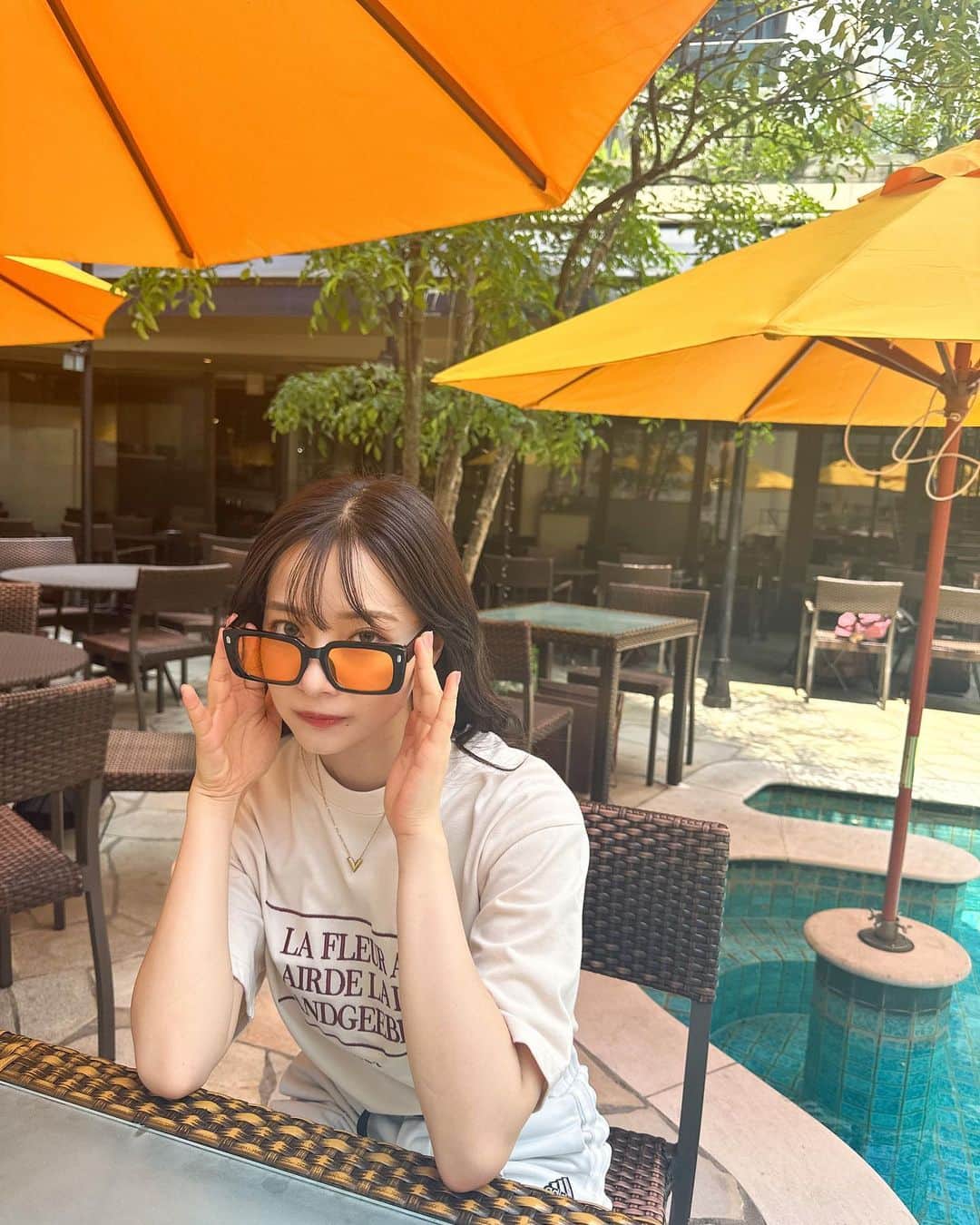 村瀬紗英のインスタグラム：「#dailylook ブランド創設からずっと一緒のスタッフさんのサプライズを無事達成し🍰🩷 今日は1日会議するよ〜👩🏼‍💻✨  この後19:00からは、いよいよ展示会の整理券配布スタートでっす☺️🎶  展示会もずっと前から準備していたから、いきなりもう8月なのかという感じだ😳💖  太陽が日に日に夏を教えてくれてるね🌞 今日も暑いけど、元気でいてねー！  tops▷7/21 @andgeebee_official」