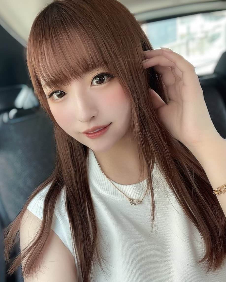 宮下まひろのインスタグラム：「夏なので髪の毛オレンジにしました🍊  #池袋エンジェルフェザー #エンジェルフェザー　 #エンジェルフェザー池袋 #insou  #キャバクラ #キャバ嬢　 #キャバ」