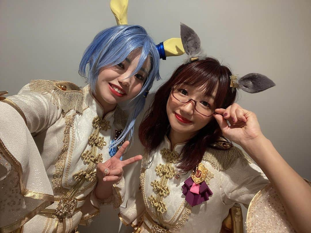 佐藤日向さんのインスタグラム写真 - (佐藤日向Instagram)「. #ウマ娘 プリティーダービー 『5th EVENT ARENA TOUR GO BEYOND -WISH- 』 Day1 横浜公演に #ケイエスミラクル 役で 出走させていただきました！ まさかまさかの舞台パートも😭👏 ライブを観にきたと思ったら突然パドック…？！ となった方も多かったと思います。笑 「公演中止になって観れなかったから嬉しかった」 「配信でしか観たことなかったけど生で見れた！」 そんな言葉を見かけるたびに "公演中止"という言葉に胸が苦しくなりながらも 約一万人の方の前で演じる機会をいただけて 本当に感謝の気持ちでいっぱいです。 終演後、舞台Blu-rayのアクセスが混雑していたと聞いて嬉しくて嬉しくて… まだまだ精進します！！！ そして再演という形でのリベンジ！したい！ . 今回キャストの皆さんと沢山話せて 人見知りなんかしてる場合じゃないわよ⁉️ と自分を鼓舞して行動したら お友達……と言っても良いのでしょうか…… お話できる子が急増して ご飯行こうの約束も増えて ちいかわのような鳴き声が出ます。嬉 またライブで会えますように！ そして私もまた出走できますように！」7月20日 13時26分 - sato._.hinata