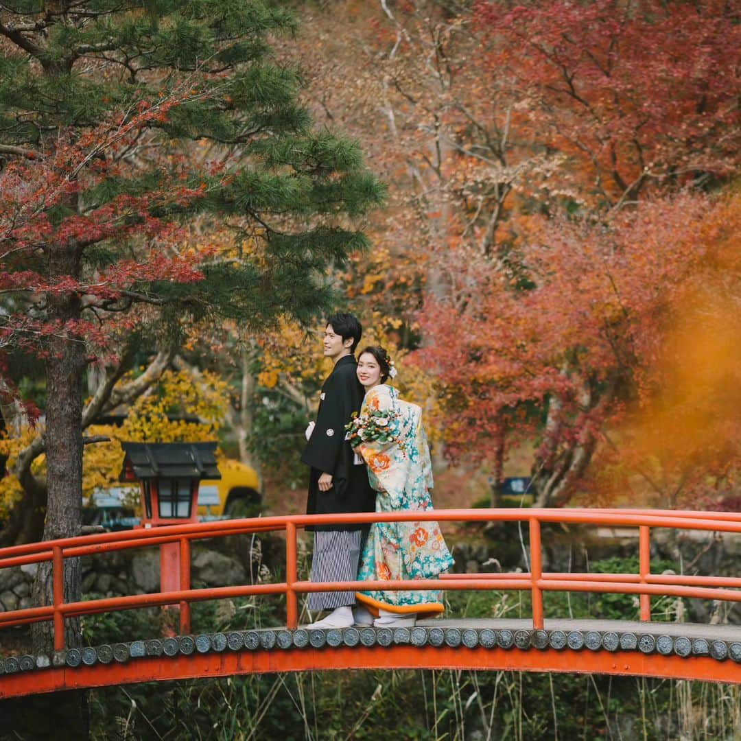 和婚スタイルさんのインスタグラム写真 - (和婚スタイルInstagram)「2023年内の挙式　準備本格化👘✨  . 最短2回のお打ち合わせでご準備が完了します！  . まだ候補の神社が見つかってない… そんなお客様も、専属プランナーがご希望に沿った会場をご提案いたしますのでご安心ください😊  . 【日本の美しい結婚式を紡ぐ】 @wakonstyle  −−−−−−−−−−−−−−− #和婚スタイル  #和婚スタイル花嫁 #神社  #神前式 #仏前式 #前撮り #秋挙式 #紅葉 #和装ロケ撮 #2023秋婚 #2023冬婚  #花嫁  #ウェディング #結婚式  #和装 #着物  #白無垢  #結婚式コーデ  #和装婚  #前撮り  #和装前撮り #神社挙式 #白無垢 #色打掛 #引振袖」7月20日 13時21分 - wakonstyle