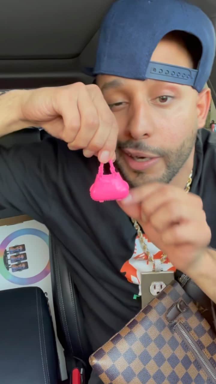 Anwar Jibawiのインスタグラム：「Tag a friend who does this」