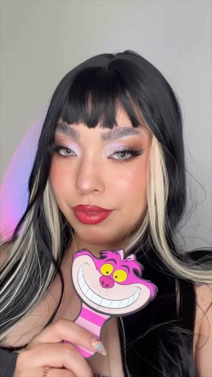 wet'n wild beautyのインスタグラム：「Wonderland’s mystical muse is here with @ilymua_ & the look she created using the Alice in Wonderland x wet n wild collection 💫 🎩 😸⁠ ⁠ Get the collection NOW @Walmart, @Amazon, @Target and wetnwildbeauty.com, and coming to @Ultabeauty (7/23), @Walgreens (7/23), @CVS (7/23) #AliceInWonderlandxWNW #CrueltyFree」
