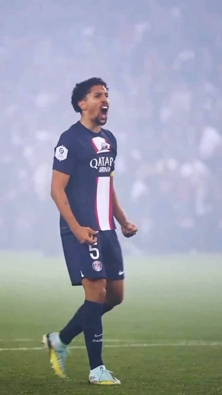 マルコス・アオアス・コレアのインスタグラム：「🇧🇷 10 anos que o Paris Saint Germain abriu a porta de sua casa pra mim. 10 anos que me sinto honrado em vestir essa camisa com muito respeito e paixão por aquilo que faço! Obrigado a todos que me acolheram quando cheguei e torcem por mim aqui até hoje… a aventura continua ❤️💙   🇫🇷 10 ans que le Paris Saint Germain ma ouvert la porte de sa maison. 10 ans que je me sens honoré de porter ce maillot avec beaucoup de respect et passion pour ce que je fais. Merci à tous ceux qui m’ont accueilli quand je suis arrivé et de me soutenir jusqu’aujourd’hui. L’aventure continue ❤️💙」