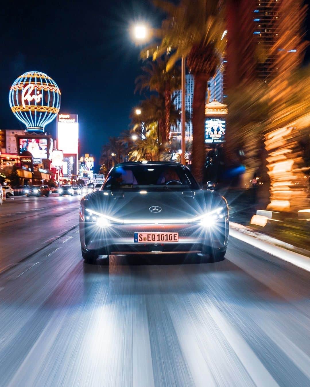 メルセデス・ベンツさんのインスタグラム写真 - (メルセデス・ベンツInstagram)「The #VISIONEQXX showing off its extraordinary futuristic design.  #MercedesBenz #Electric」7月20日 5時00分 - mercedesbenz