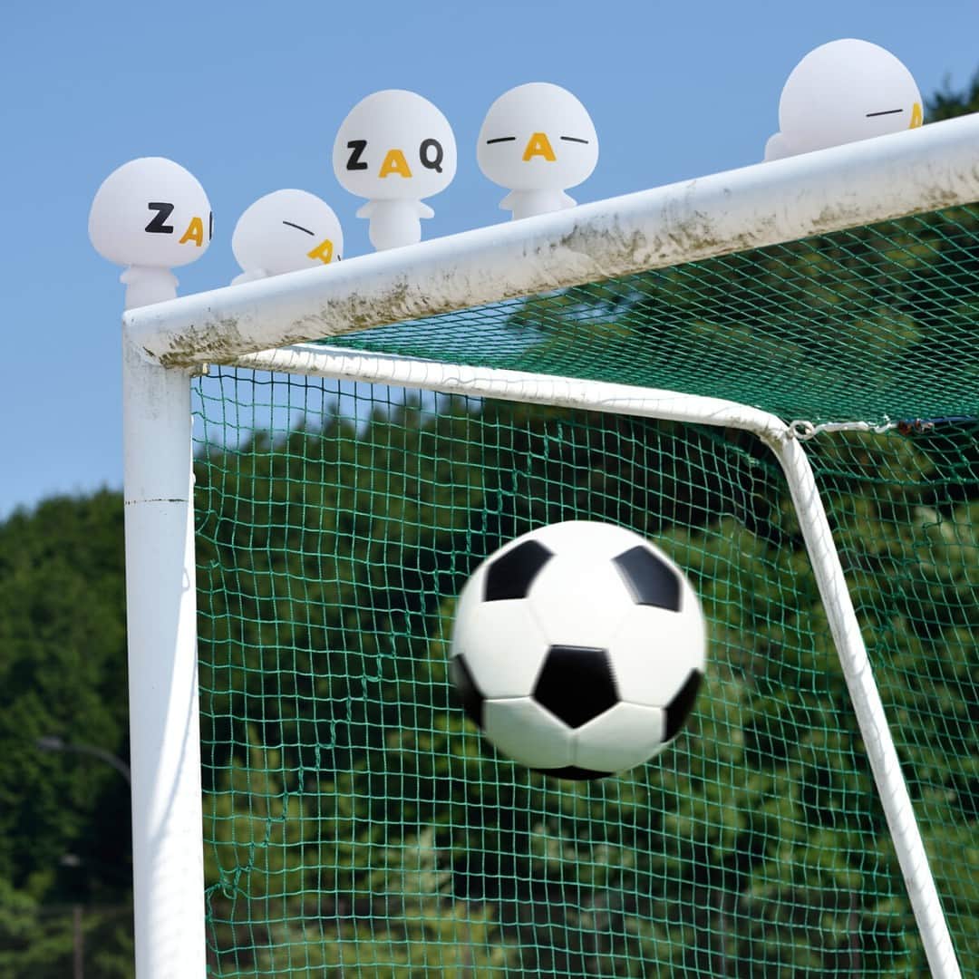 ざっくぅ 公式Instagramのインスタグラム：「もうすぐ試合終了⚽️  (ーAー).oO（集中！） (ZAQ).oO（落ち着いて！） (ーAー).oO（ディフェンスしっかり！） (ZAQ).oO（声出していこう！）  ゴールの上からざっくぅたちも応援してくれてるっ！ ざっくぅと一緒に応援してくれる人は「いいね」❤️  #サッカー #女子サッカー #サッカー観戦 #サッカー観戦好きな人と繋がりたい #サッカー好きな人と繋がりたい #サッカー大好き #スポーツ観戦 #スポーツ観戦好きな人と繋がりたい #癒し系 #癒しキャラ #かわいい #キャラクター #キャラクター好きな人と繋がりたい #キャラクター好き #推しキャラ #ざっくぅのいる暮らし #ざっくぅ #ざっくぅ大好き #ざっくぅ写真部 #JCOM」
