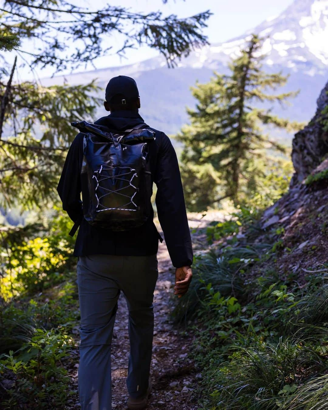 アントニオ・リュディガーさんのインスタグラム写真 - (アントニオ・リュディガーInstagram)「Let's go hiking 🏔️🙌🏾🇺🇸 UA training camp in full swing 👊🏾 #Hustle #AlwaysBelieve   @underarmour」7月20日 5時04分 - toniruediger