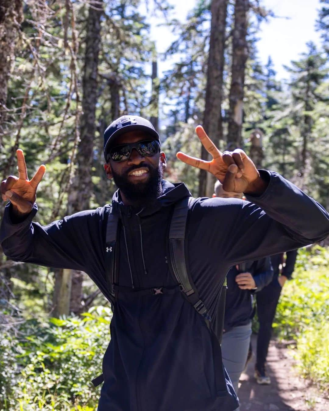 アントニオ・リュディガーさんのインスタグラム写真 - (アントニオ・リュディガーInstagram)「Let's go hiking 🏔️🙌🏾🇺🇸 UA training camp in full swing 👊🏾 #Hustle #AlwaysBelieve   @underarmour」7月20日 5時04分 - toniruediger