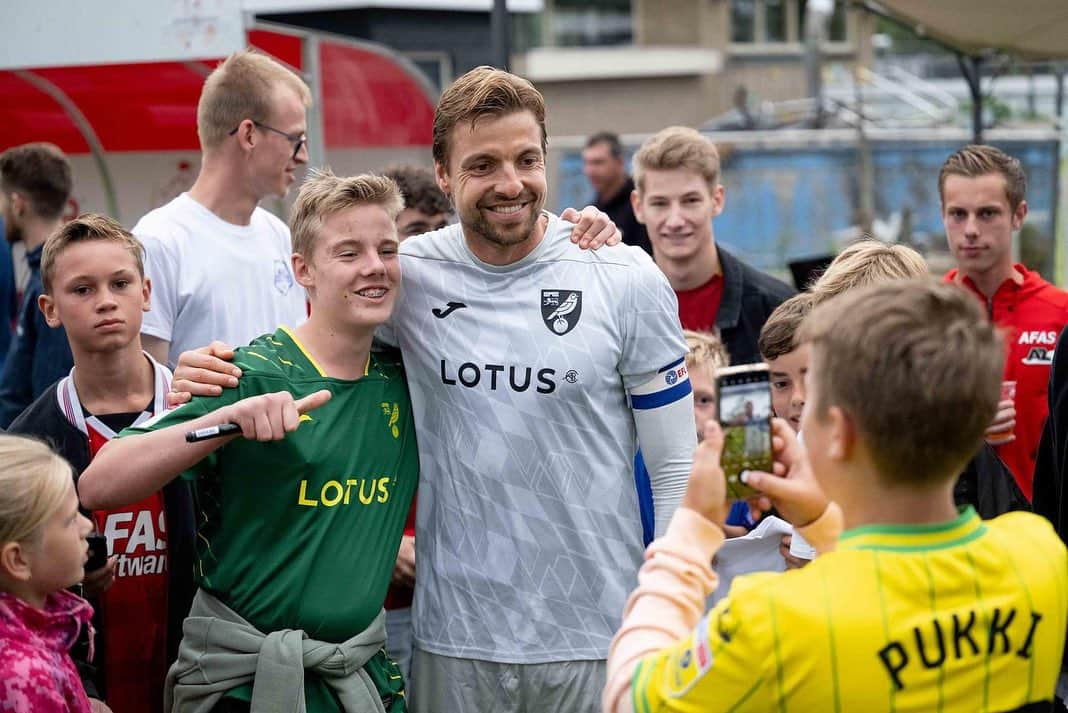 ティム・クルルさんのインスタグラム写真 - (ティム・クルルInstagram)「Good test for us tonight against @azalkmaar.. Thanks for the warm welcome again 🧡..  #preseason #holland」7月20日 5時27分 - timkrulofficial