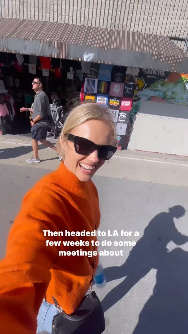 フローリーのインスタグラム：「I never know how to end these 😂 any tips welcome… . . . . #newmusic  #vlog  #reels」