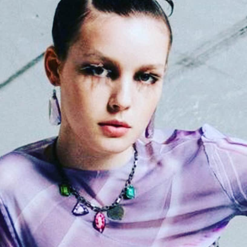 エリクソンビーモンさんのインスタグラム写真 - (エリクソンビーモンInstagram)「Feeling a little purple today in our @ericksonbeamon necklace ‘Talk to me’ exclusive for @pap_magazine published by @kangdm ㅡ link in bio  Full Story link🔎 pap-magazine.com/talk-to-me  Photographed by @deanna.ll Cinematographed by @yudoc2021  Gaffer @zzy_xx  Styling by @emily_bogner_ Hair by @yukikie  Makeup by @go_ny_go_ny  Assistant by @stefy.lin  Model by @kc.kelso  #ericksonbeamon」7月20日 5時42分 - ericksonbeamon