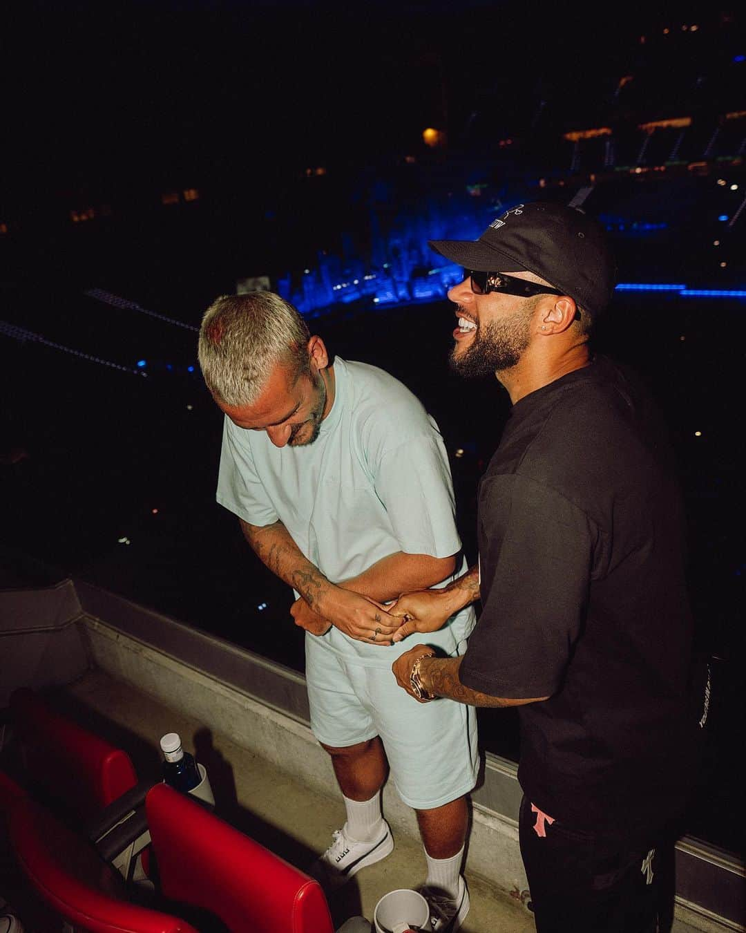 メンフィス・デパイさんのインスタグラム写真 - (メンフィス・デパイInstagram)「Big vibes last night with my bro @antogriezmann in our home stadium @atleticodemadrid   @theweeknd your show was insane! 🤯😮‍💨 Respect 🙏🏽👏🏽  Last slide is how we should leave the pitch this season! Grizzy you ready 👀🔥🔥🔥」7月20日 5時42分 - memphisdepay