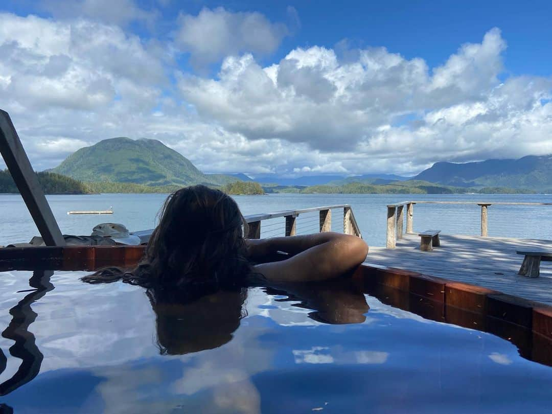 サイモン・ネスマンのインスタグラム：「Deep relaxation with @andreeadiddy @cedarcoastcentre」