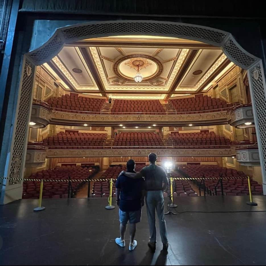 アンドリュー・ラネルズさんのインスタグラム写真 - (アンドリュー・ラネルズInstagram)「Josh and I got to see our new home today… It feels very right to be back on Broadway together. Come see us! #gutenberg」7月20日 6時02分 - andrewrannells