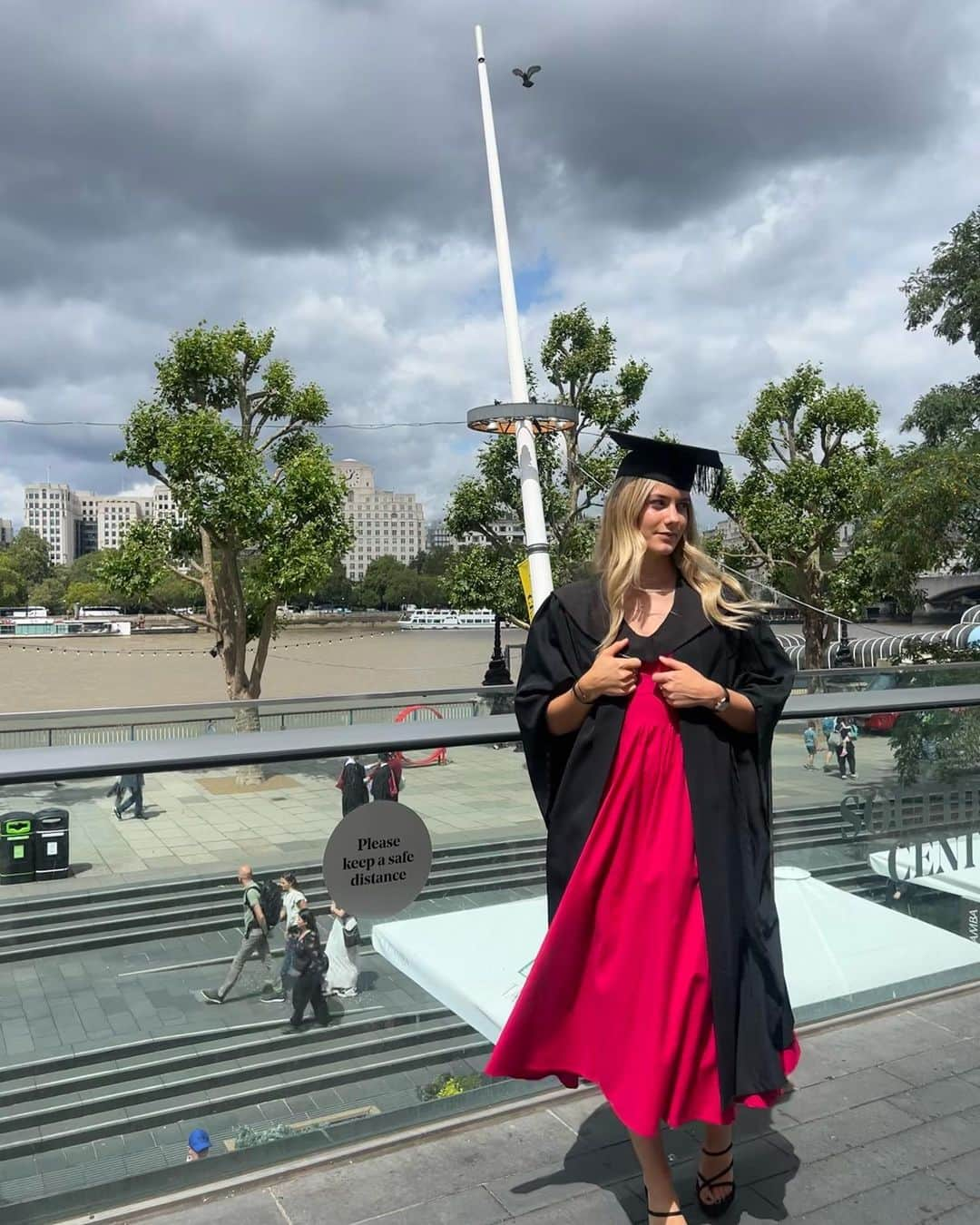 ルイス・フィーゴのインスタグラム：「Special Day!! Graduation 👩‍🎓 We are so Proud of You @martinasvedin_  Love  you ❤️」