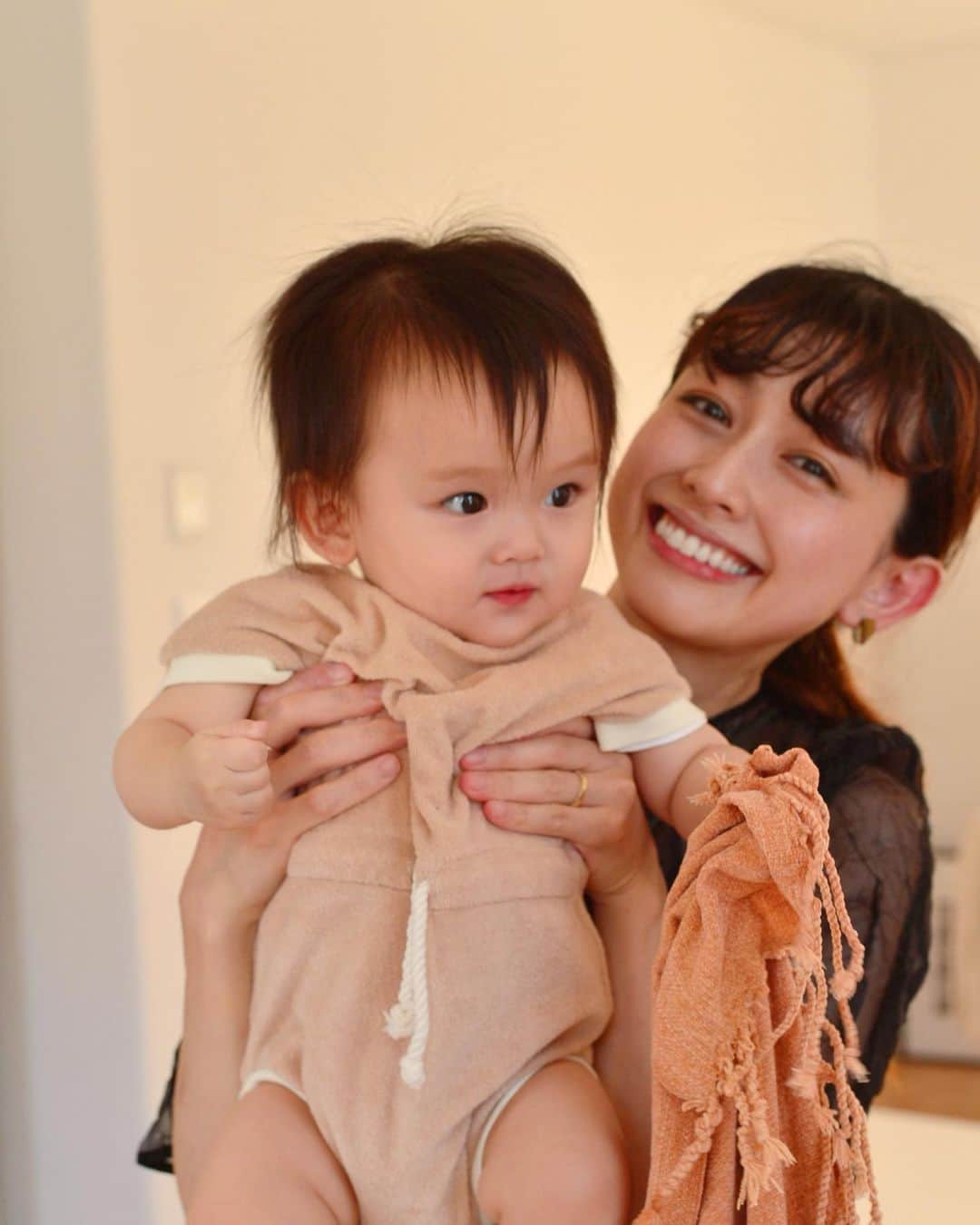 木野園子のインスタグラム：「リエママ @rieomiya が撮ってくれたお気に入りの写真🤍いつも大体ふたりでいるからたくさんあるようでないふたりの写真。明日で9ヶ月✨ 大好きよ。」