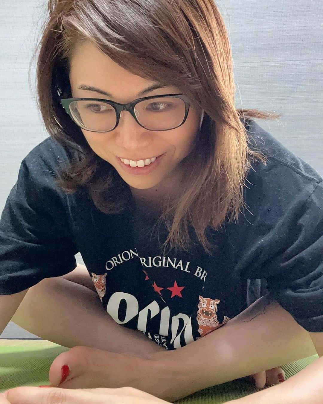 のインスタグラム：「朝活ー！  ストレッチ🙆 水分補給しながら！  #朝活 #ストレッチ」