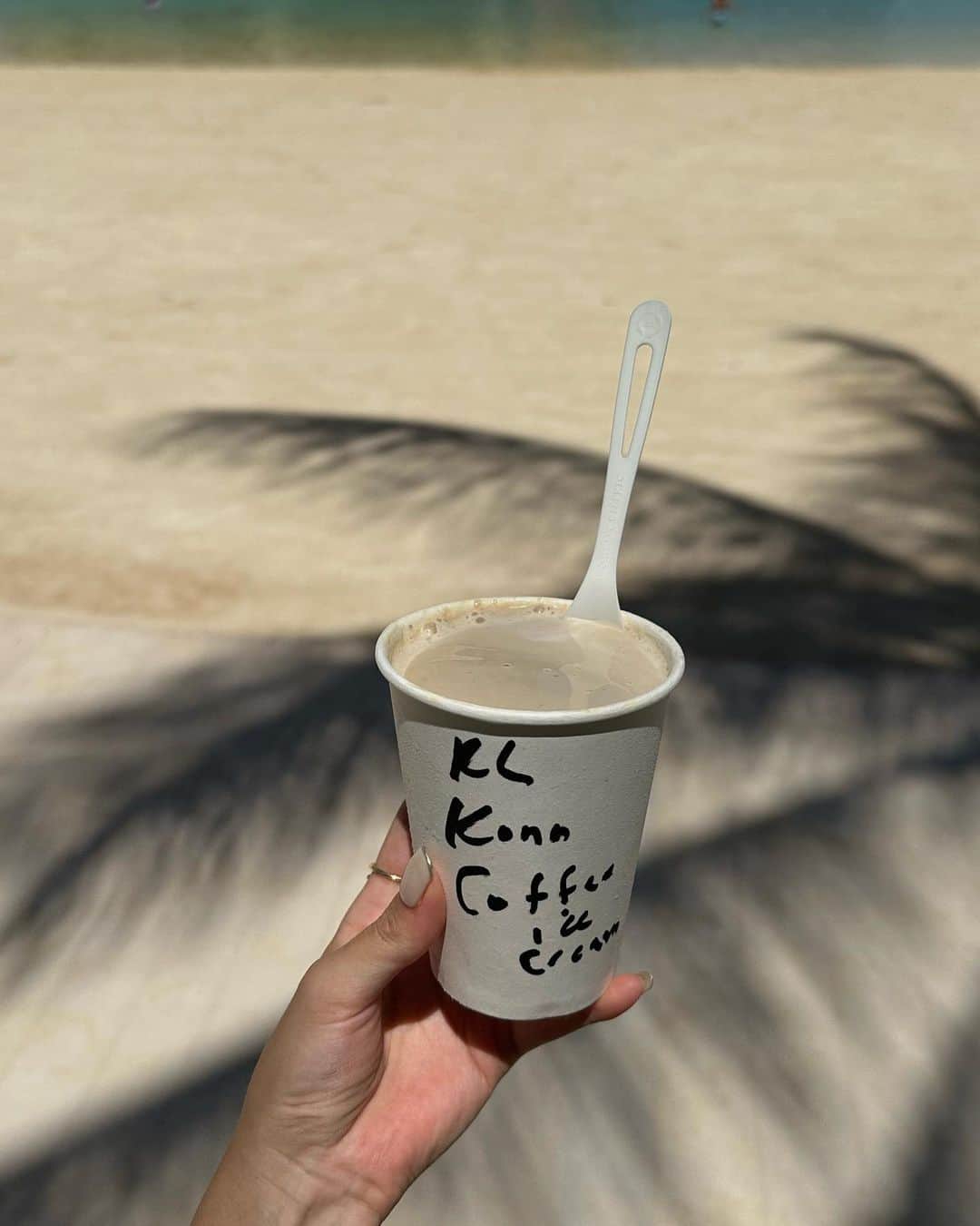 のインスタグラム：「🥥  高橋果実はKONA COFFEE派☺️🧋」