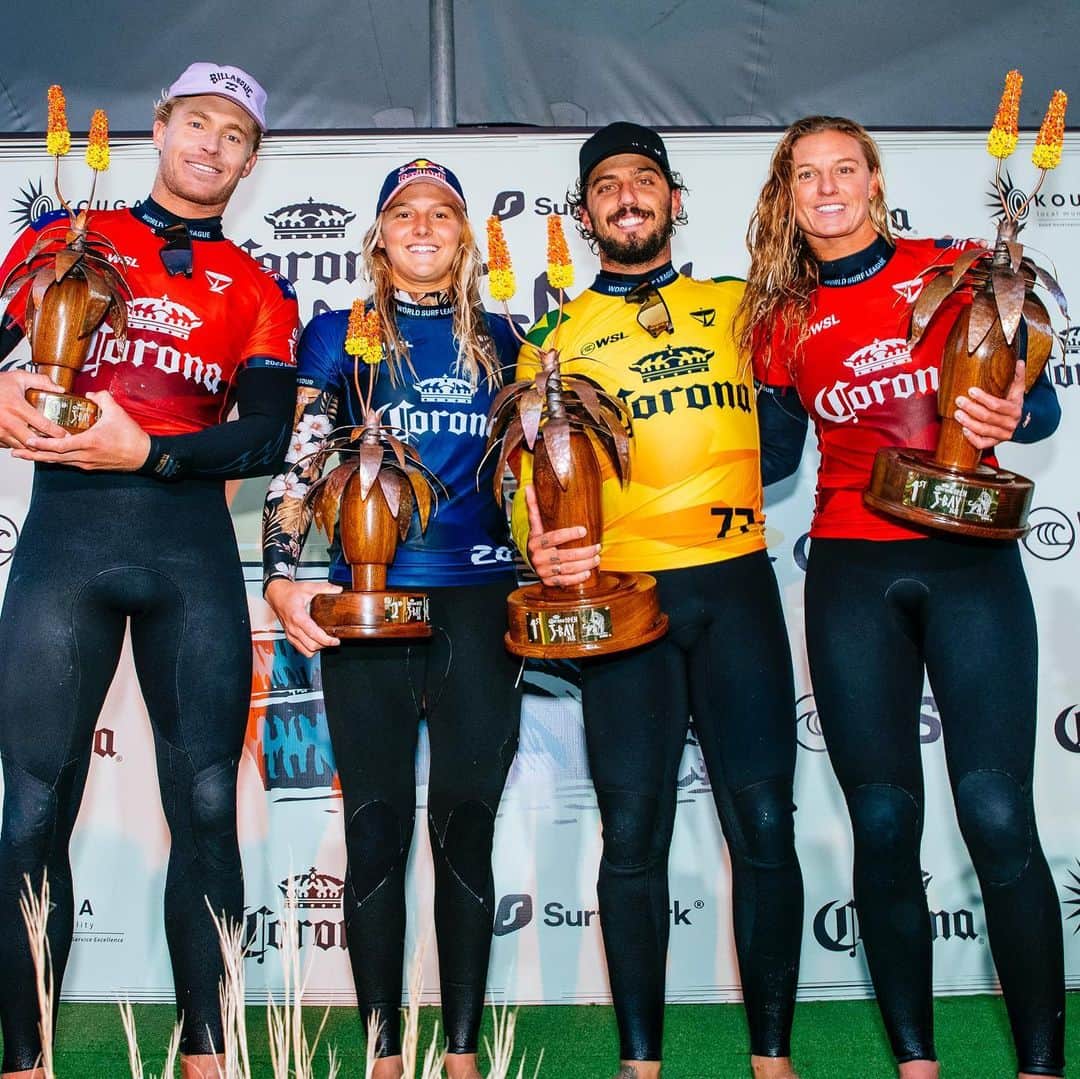 世界プロサーフィン連盟（WSL）のインスタグラム：「From Final 5 clinching to Olympic provisional qualification, the #CoronaOpenJBay brought the best of the 2023 Season into the spotlight. Congrats to @filipetoledo and @lakeypeterson!  Onto the Shiseido #TahitiPro!  @ethan_ewing @picklummolly」