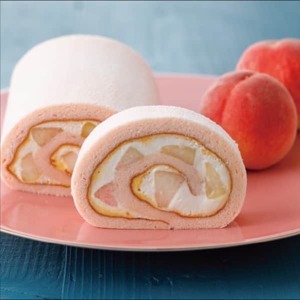 KIHACHI公式Instagramさんのインスタグラム写真 - (KIHACHI公式InstagramInstagram)「. 【パティスリーキハチ】 ／ 🍑桃のロール ＼  写真は、桃の美味しい季節に登場する「桃のロール」です。 甘く香るみずみずしい桃を使った期間限定のロールケーキ。しっとりとしたピンク色のスフレ生地で、フレッシュの桃、シャンティー、カスタードクリームをふんわりと巻き上げました。 この季節ならではの味わいをお楽しみください。  ■料金　1カット 650円　／　14cm 2,600円  ■提供期間　2023年7月5日～8月22日  ■取り扱い店舗 パティスリー キハチ 東大島 パティスリー キハチ アトレ恵比寿 パティスリー キハチ 東京ギフトパレット パティスリーキハチ 西武渋谷店 　 ※パティスリーキハチ 東京ギフトパレット（東京駅）はカットのみの販売。14cmの商品の販売はございません。  #KIHACHI #キハチ #KIHACHICAFE #キハチカフェ #patisseriekihachi #パティスリーキハチ #桃活 #桃のロールケーキ #キハチトライフルロール #トライフルロール #桃スイーツ #ピーチスイーツ #パティスリーキハチ東大島 #パティスリーキハチアトレ恵比寿 #パティスリーキハチ西武渋谷店 #パティスリーキハチ東京ギフトパレット」7月20日 6時58分 - kihachi_official