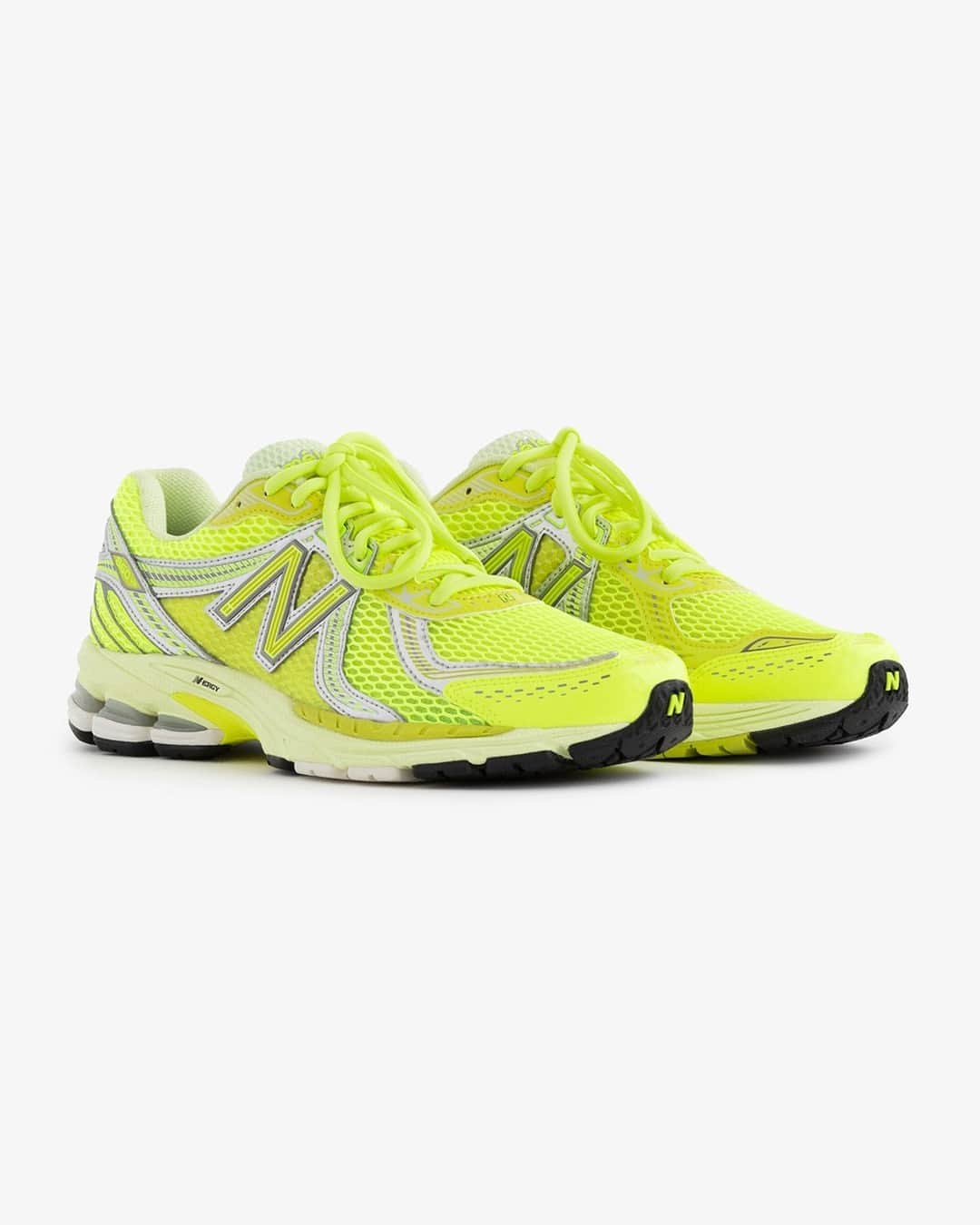 HYPEBEASTさんのインスタグラム写真 - (HYPEBEASTInstagram)「@aimeleondore and @newbalance are reconnecting for SS24 to launch a three-piece 860v2 collection. ⁠ ⁠ Two out of the three installments hone in on bold and bright presentations. One pair focuses on a tennis ball-esque yellow to drip over its mesh build, laces and tongues and comes complemented with metallic silver overlays while the other comes fitted with a blend of orange, red and green accents while subtle hits of solid black adorn the tongues, shoe strings and overlays. The third sibling features a gradience of white and beige hues and comes topped off by creamy N logos, laces and midsoles.⁠ ⁠ ALD's reservations are now open. Note that each pair will cost $150 USD and will be shipped sometime during February-March 2024.⁠ ⁠ Photo: Aimé Leon Dore」7月20日 7時50分 - hypebeast