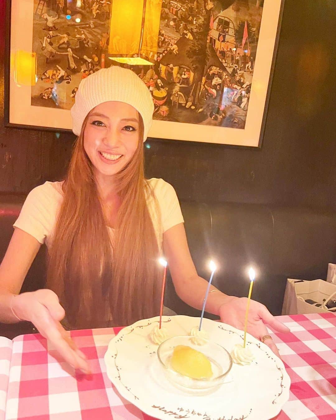 あびる優のインスタグラム：「まだ続くバースデーディナー🎂💕 プレゼントもありがとう🎁 プレゼントって何歳になってもやっぱり嬉しい🥺💕 私もプレゼントやサプライズするの大好きだけど、その時間って私ならずっと相手の事を想ってるし、考えてるし残る物だったりするとそれを身につける度に、また相手を想い出せるから😌💕 またそれを買いに行ってくれた時間とか気持ちとか色々な思いにありがとうって感じる。、 その方との思い出が残る事に意味がある気がする😌🫶 お手紙なんかもとっても嬉しいよね🥰  37歳だけどね🫠🤫🍀 #birthday#mybirthday#love#happy#thankyou #誕生日#お誕生日#ありがとう#🎂#❤️」