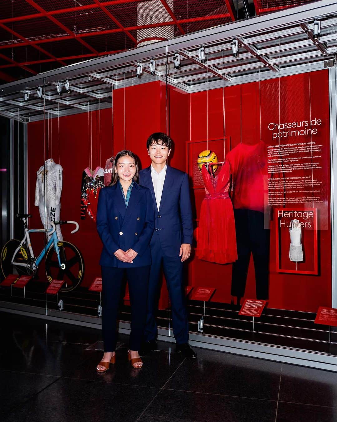 アレックス・シブタニのインスタグラム：「It was extraordinary to see our 2018 Olympic Winter Games costumes amongst the legendary imagery and historic pieces at the Olympic Museum in Lausanne, Switzerland.   Our Free Dance at PyeongChang 2018, set to an arrangement of “Paradise” by Coldplay was a culmination of years of sacrifice, hard work, growth, resilience, and joy.   “Paradise” was the third and final chapter of a trilogy of personal storytelling that began with “Fix You” by Coldplay in 2016 and was followed by “Evolution” in 2017 (“Spiegel im Spiegel”, Arvo Pärt, “The Departure”, Max Richter, “Truman Sleeps”, Phillip Glass). The design of the music, choreography, and costuming across the trilogy were interwoven with our personal story.  For us, PyeongChang was paradise—and to have a part of our Olympic journey on display in this iconic institution is truly humbling. We’re so grateful and continue to cherish our connection to the Olympic spirit.   @olympics @olympicmuseum」