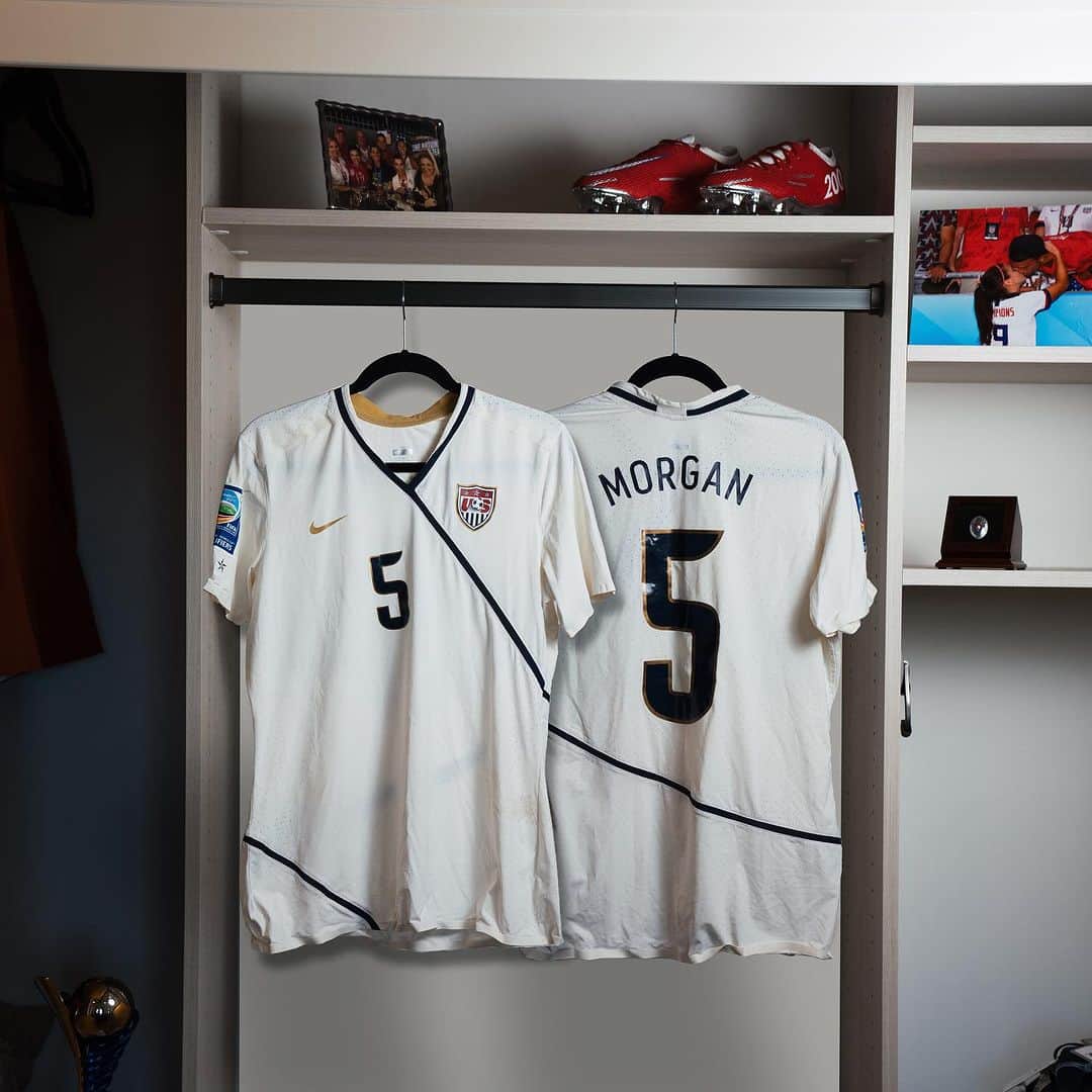 アレックス・モーガンのインスタグラム：「The jersey that gave me an opportunity.」