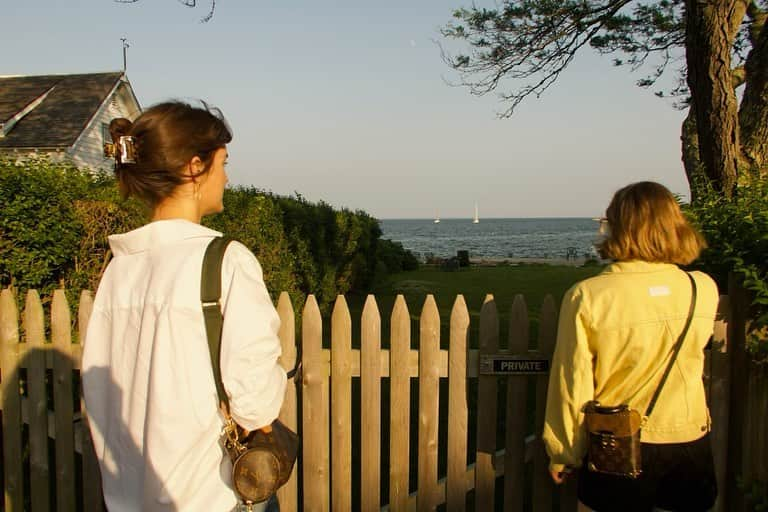 クロエ・グレース・モレッツのインスタグラム：「Little Time on the Cape for the Fourth 🧨」