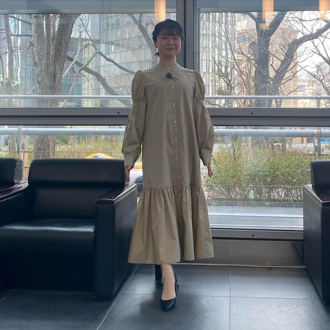 宮崎由衣子さんのインスタグラム写真 - (宮崎由衣子Instagram)「2023.3.7(火) #日本テレビ 「  #バゲット 」 @baguette_ntv  #衣装  #ワンピース @opaque.clip さま  ★ #コーディネート　→　#スタイリスト　さま ★ #ヘアアレンジ　→　#日テレ　#ヘアメイク　さま  #気象予報士  #お天気キャスター #153cm  #低身長コーデ　　　 #今日の服　#今日のコーデ　#大人コーデ #今日の衣装　#テレビ衣装　#衣装提供 #ミディアムヘア  #ミディアムヘアアレンジ #くせ毛　 　 #japanese #ootd #weatheranchor  #기상캐스터　#氣象主播  超時間差投稿失礼しました💦」7月20日 13時43分 - wm_yuitea