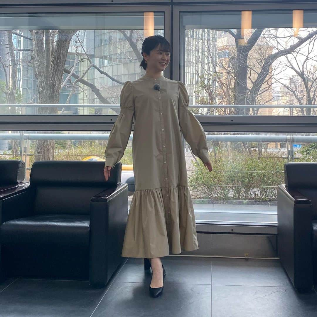 宮崎由衣子さんのインスタグラム写真 - (宮崎由衣子Instagram)「2023.3.7(火) #日本テレビ 「  #バゲット 」 @baguette_ntv  #衣装  #ワンピース @opaque.clip さま  ★ #コーディネート　→　#スタイリスト　さま ★ #ヘアアレンジ　→　#日テレ　#ヘアメイク　さま  #気象予報士  #お天気キャスター #153cm  #低身長コーデ　　　 #今日の服　#今日のコーデ　#大人コーデ #今日の衣装　#テレビ衣装　#衣装提供 #ミディアムヘア  #ミディアムヘアアレンジ #くせ毛　 　 #japanese #ootd #weatheranchor  #기상캐스터　#氣象主播  超時間差投稿失礼しました💦」7月20日 13時43分 - wm_yuitea