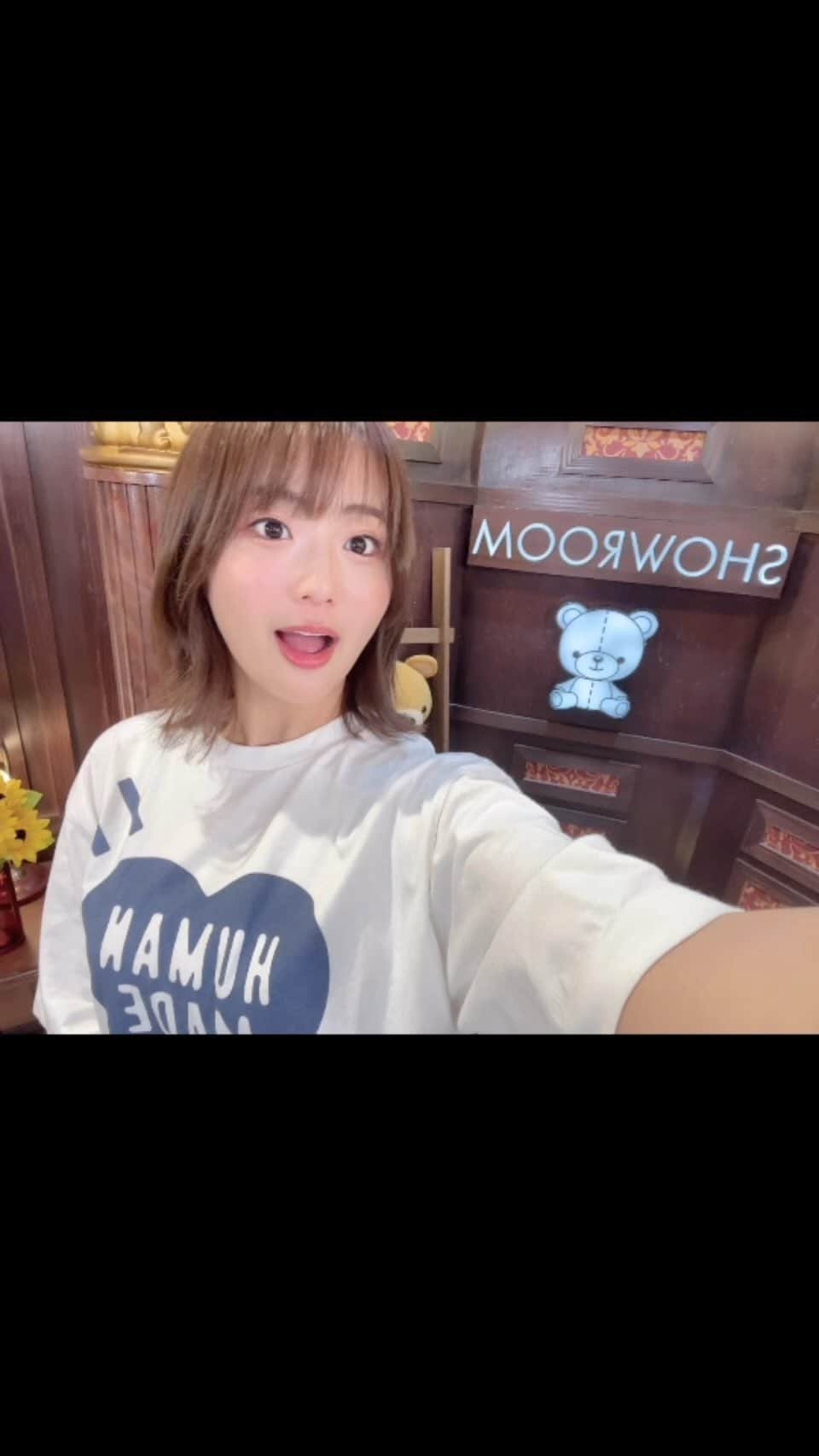 平嶋夏海のインスタグラム：「SHOWROOMにいた日🤍🤍🤍 白Tに白デニムでホワイトコーデだった🤍🤍🤍」