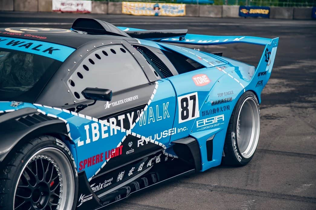 Wataru Katoさんのインスタグラム写真 - (Wataru KatoInstagram)「LIBERTY WALK 　　LBWK LB⚡️WORKS LAMBORGHINI DRIFT MACHINE 😆  @lamborghini @tone_japan  @fivextires  @sakon.hikari  @sakon.logix.group  @asiacar1212  @liquimoly  @minigtofficial  @hotwheelsofficial  @workwheelsjapan  @libertywalk_tokyo_harajuku  @bride_japan  #libertywalk #lbwk #lamborghini#drift#machine #lamborghinimurcielago  #supercar #革命#衝撃#挑戦#ありがとう #ピンチはチャンス #jdm #記憶#こあさ号#永遠なり#笑顔#拍手#new #japan #widebody#culture#1500hp#minigt」7月20日 8時32分 - libertywalkkato