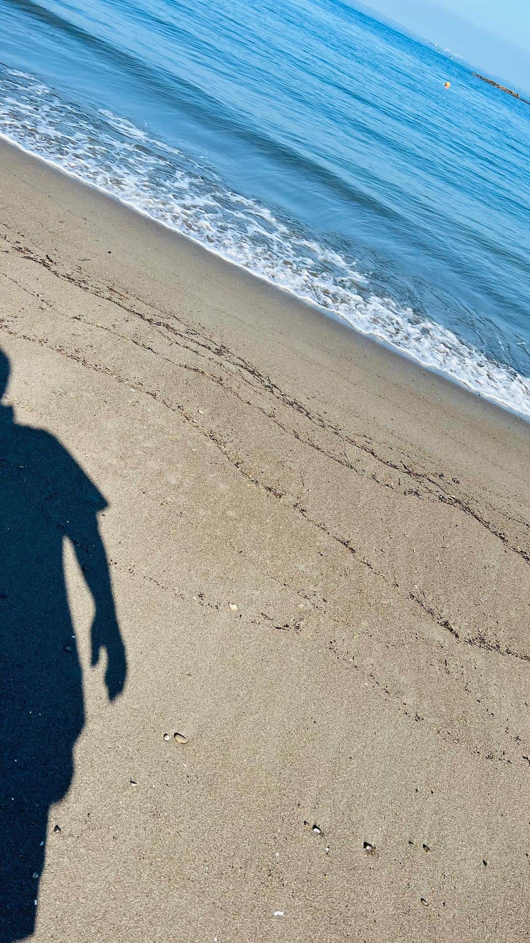 諸星伸一のインスタグラム：「「あなたの前世は海賊」と言われた事がある。  なんとなく思い当たるところがあるのは気のせいかなw  #lamborghini #ランボルギーニ #morohoshi #諸星伸一 #fightingstar #ファイティングスター #fsbk #世界最強モロックマ #世界最強諸星一家 #諸星一家 #powercraft  #lexani #lexanijapan #rockford #tokyo #japan  ここの海ではこれでも大波🌊」