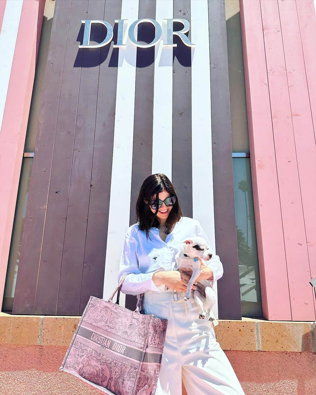 アレクサンドラ・ダダリオさんのインスタグラム写真 - (アレクサンドラ・ダダリオInstagram)「day at the pool 🏊 🏨 ❤️  @dior cabana at @bevhillshotel @diorbeauty」7月20日 9時29分 - alexandradaddario