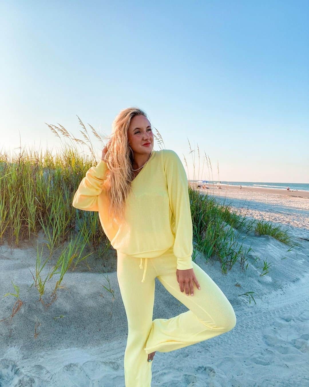 ワイルドフォックスクチュールさんのインスタグラム写真 - (ワイルドフォックスクチュールInstagram)「Our current obsession: @maryashlee in our Limoncello essentials 💛🍋⁠ ⁠ Shop our BBJ & Tennis club pants - the perfect coverup for any beach day 🌊」7月20日 9時55分 - wildfoxcouture