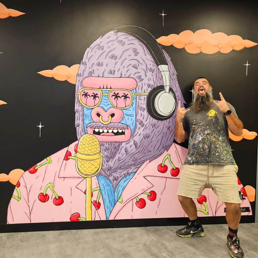 MULGAさんのインスタグラム写真 - (MULGAInstagram)「Epic times painting @mulgakongznft in the Tik Tok office🤘🦍🤘  #mulgatheartist #mulgakongz #mural #muralist #muralart #australianart #australianartist #gorillaart」7月20日 9時59分 - mulgatheartist