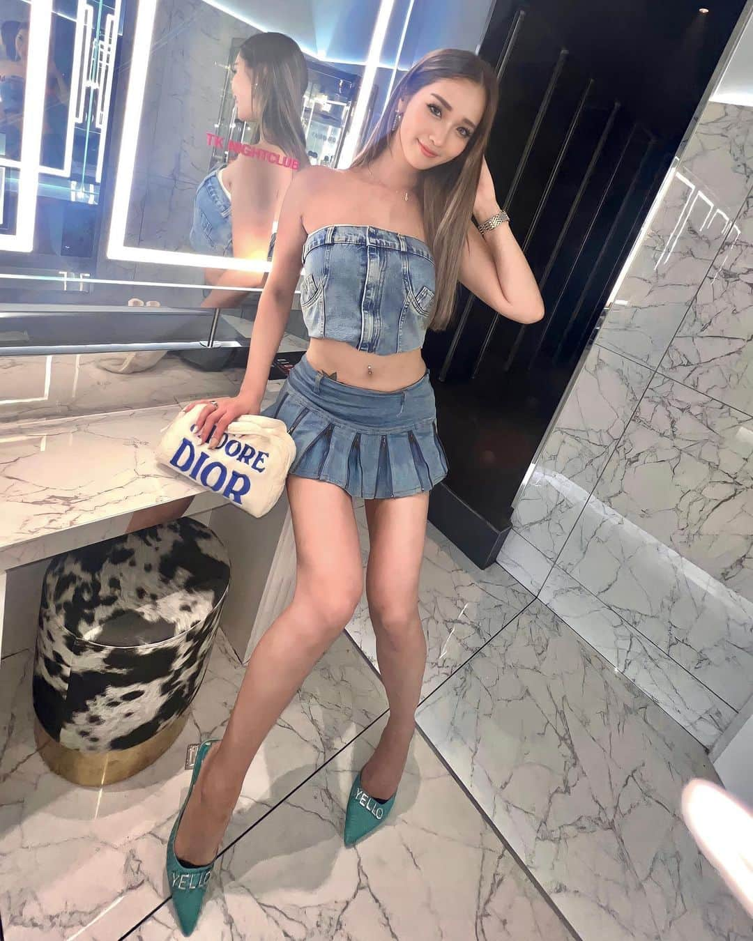 Yumikaのインスタグラム：「💙🦋  #デニムコーデ #iamgia #diorbag #yuminemstyle」