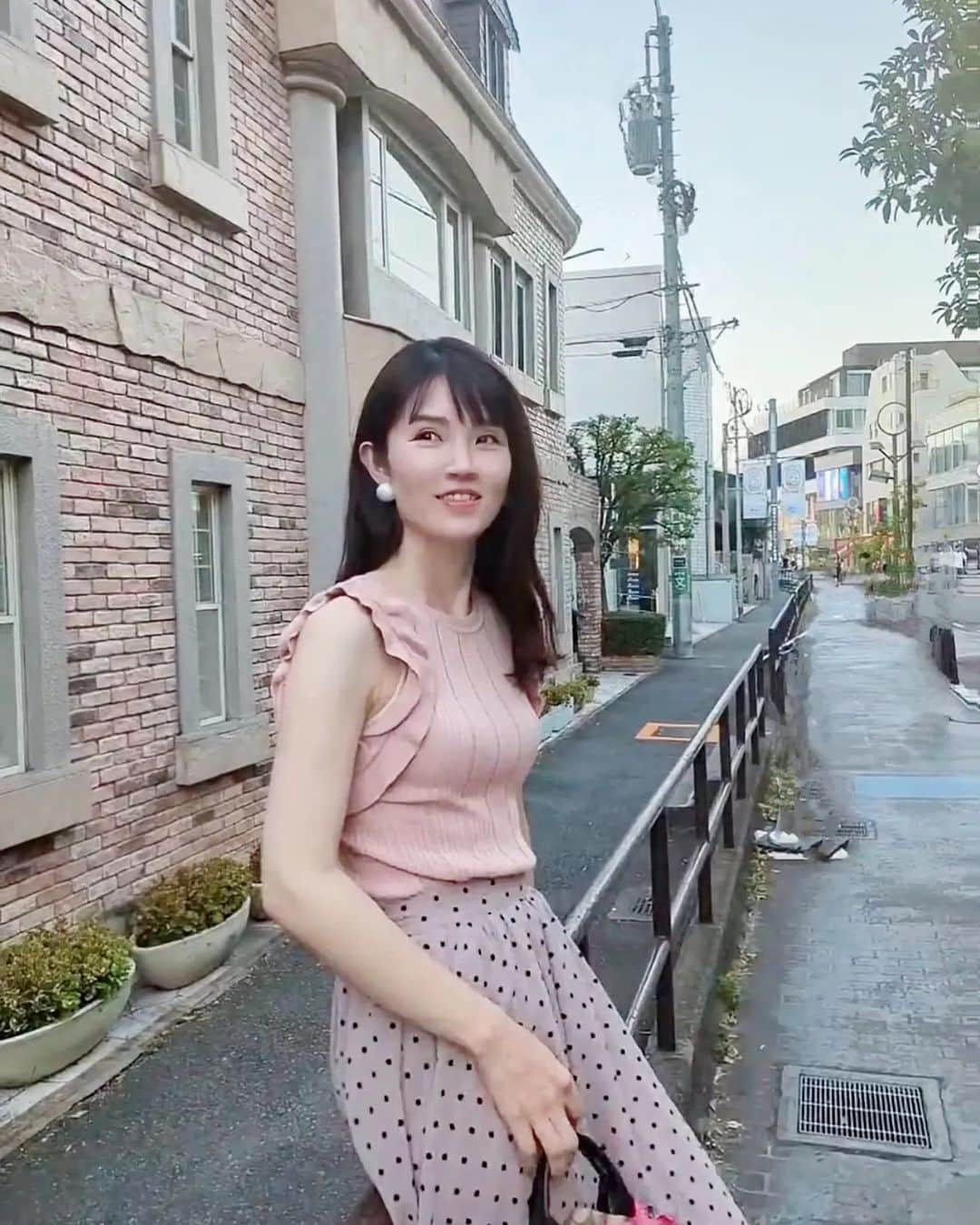 三宅裕子さんのインスタグラム写真 - (三宅裕子Instagram)「今日も暑いね🌞⁡ ⁡⁡⁡ ⁡⁡ ⁡picはお気に入りの @eml.eml.eml ⁡ コットンパール.*･ﾟ　⁡ ⁡ どんなコーデにも合うの𓂂◌⁡ ポイントにもなって⁡⁡⁡ ⁡とてもお気に入り🎶⁡ ⁡ お友達にもよく褒められるよ🐰⁡ ⁡⁡⁡  serial number 46  素材/コットンパール ポスト部分/シルバー925 カラー/ホワイト 価格/￥2,000➕tax(税込￥2,200) ※イヤリング変更可能  詳細⁡ @eml.eml.eml まで。 ⁡ ⁡ ⁡⁡熱中症に気をつけて⁡ ⁡水分塩分多めにとろうね💕︎⁡ ⁡  今日も素敵な1日になりますように！ ⁡⁡ ⁡⁡ ⁡.*･ﾟ　.ﾟ･*.⁡ ⁡⁡ ⁡⁡#EML #handmadeaccessory #handmadejewelry #アクセサリー #ピアス #イヤリング #コットンパール #お気に入りアクセ #モデル #女優 #夏休み #お出かけコーデ #アクセサリー女子 ⁡ ⁡」7月20日 10時48分 - yuko_miyake