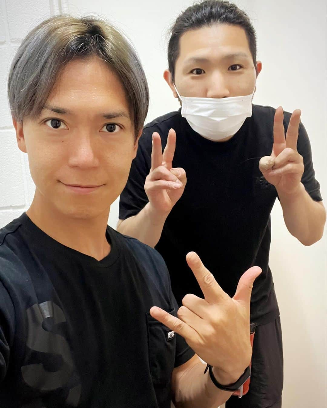 SHINPEIさんのインスタグラム写真 - (SHINPEIInstagram)「久しぶりに新宿COREさんへ。  ヘアカットとカラーをしてきました！  サイドはツーブロックにしてるから、暑い日々でも涼しくて快適〜 ⁡ 少し青みがかったカラーもお気に入り ⁡ 山田くん、いつも素敵な仕上がりをありがとう！また行きますっ ⁡ #CORE #新宿CORE」7月20日 11時15分 - shinpei_breakerz