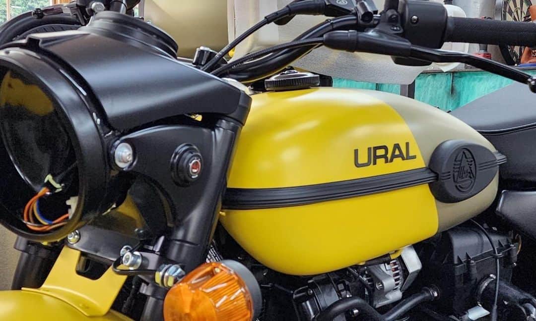 Ural Motorcyclesさんのインスタグラム写真 - (Ural MotorcyclesInstagram)「✨ 新色「Colza Field」のUral Gear Up 2023の組立プロセス 🛠️🏍️  @uralnewengland」7月20日 11時10分 - ural_japan_official