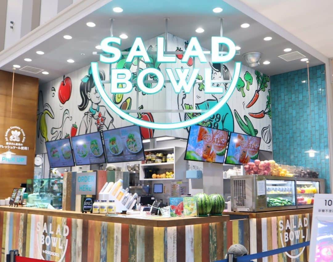 LECT レクトのインスタグラム：「7/20 NEW OPEN . 広島初出店！サラダボウルとスムージーのお店「SALAD BOWL by GOKUGOKU」がNEW OPEN！ . 契約農家直送フレッシュケールを使用したサラダと無添加のナチュラルスムージーを提供。 . カラダヘやさしいサラダ＆スムージーで「毎日をちょっといい日に。」しませんか。 . #lect #レクト #SALADBOWLbyGOKUGOKU #サラダ #スムージー #ドリンク #無添加 #広島グルメ#広島ランチ#広島ディナー #広島ショッピングセンター #広島 #広島市」