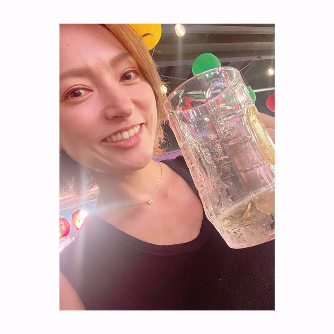 杜野まこのインスタグラム：「スーパーハイボールに日本酒、のちにワインで〆の男梅サワー👊  夏だね☀️  #お酒 #summer #飲兵衛 #呑兵衛 #屋台 #夏だね」