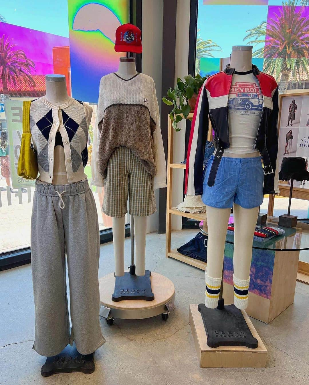 Urban Outfittersさんのインスタグラム写真 - (Urban OutfittersInstagram)「Summer is in full swing at your local UO. Drop by this weekend and shop the latest arrivals. 😊 #uodisplay  📸: @uocarolinas @uodallas @radiapathy_ + @uosandiego @woodfieldmall + @uo_chicago」7月20日 11時38分 - urbanoutfitters