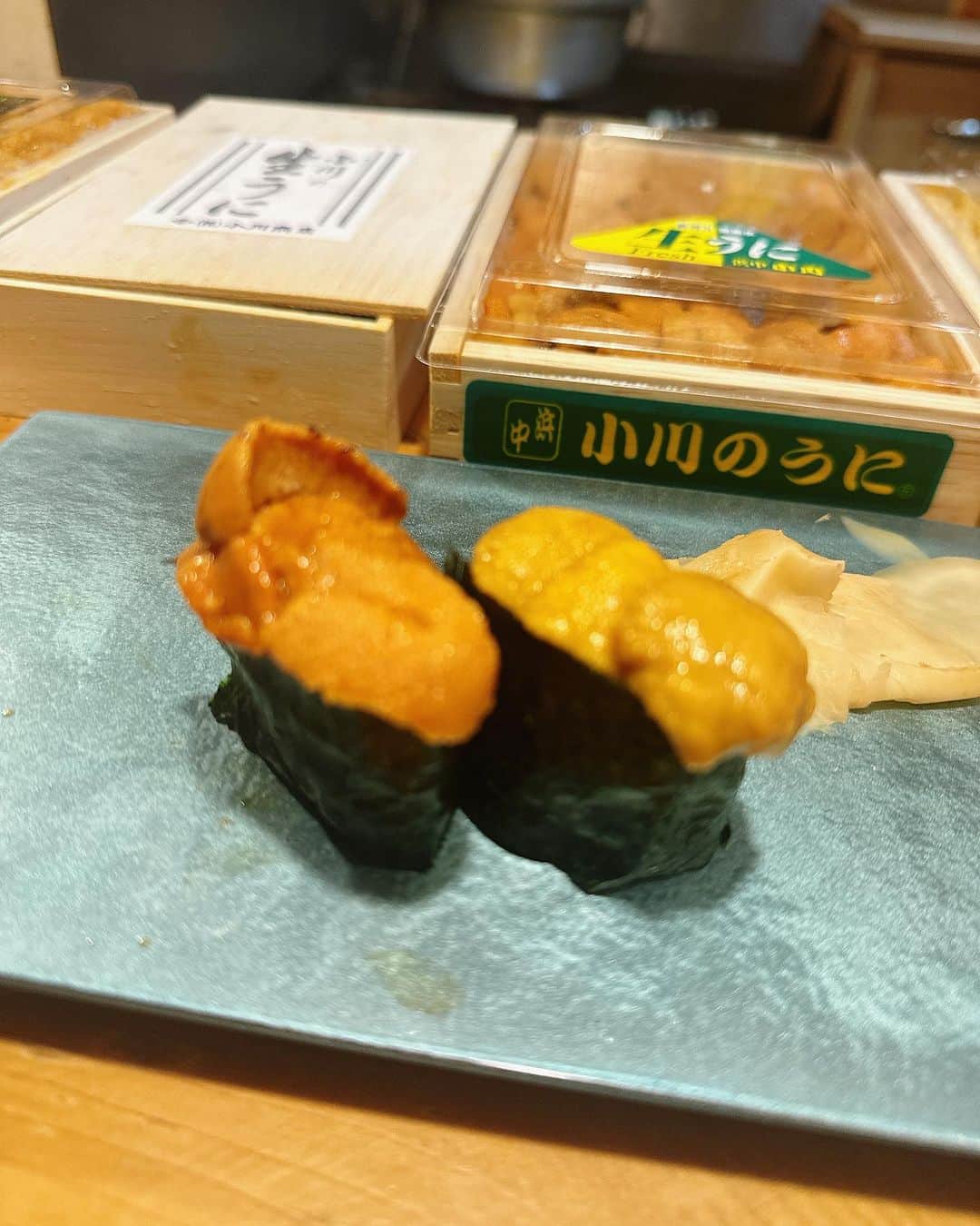 岩瀬玲のインスタグラム：「昨日は2回目の みこ寿司 @mikosushi2021   美味しかったー🍣 大将のトークが面白かった🤣  他のお客さんともちょこちょこ話して楽しい時間でした  来月は2回予約しちゃったー😍  #新橋 #おすし #みこ寿司」
