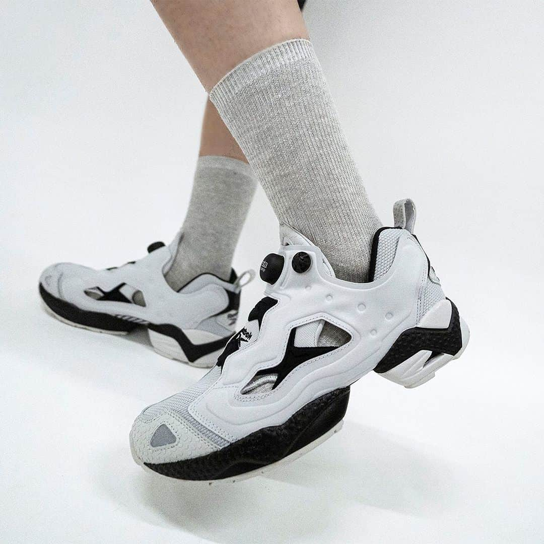 ABC-MART Grand Stageさんのインスタグラム写真 - (ABC-MART Grand StageInstagram)「・ <7/21(FRI)Release>  REEBOK 100069778 INSTAPUMP FURY 95  PGRY/BLK  ￥22,000(税込)  FW23シーズンポンプフューリーアーカイブシリーズの一つとしてリリース。 2000年にヨーロッパ限定で発売されたモデルの復刻モデル。 シックなグレーをベースに、２トーンカラーのミッドソールが特徴的な1足。 2000年当時、カラフルな配色パターンが主流だったINSTAPUMP FURYでしたが、その落ち着いたトーンとバランスの取れた配色で話題となったモデル。 当時はヨーロッパ限定発売だったこともあり、なかなかアジアマーケットでは手に入らなかったこのモデルが2023年に復刻。  #abcmart #abcマート #ABCGS #REEBOK #リーボック #PUMP #ポンプ #instapump #インスタポンプ #instapumpfury #インスタポンプフューリー #IPF95」7月20日 12時00分 - abcmart_grandstage