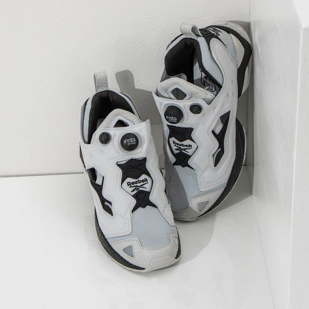 ABC-MART Grand Stageさんのインスタグラム写真 - (ABC-MART Grand StageInstagram)「・ <7/21(FRI)Release>  REEBOK 100069778 INSTAPUMP FURY 95  PGRY/BLK  ￥22,000(税込)  FW23シーズンポンプフューリーアーカイブシリーズの一つとしてリリース。 2000年にヨーロッパ限定で発売されたモデルの復刻モデル。 シックなグレーをベースに、２トーンカラーのミッドソールが特徴的な1足。 2000年当時、カラフルな配色パターンが主流だったINSTAPUMP FURYでしたが、その落ち着いたトーンとバランスの取れた配色で話題となったモデル。 当時はヨーロッパ限定発売だったこともあり、なかなかアジアマーケットでは手に入らなかったこのモデルが2023年に復刻。  #abcmart #abcマート #ABCGS #REEBOK #リーボック #PUMP #ポンプ #instapump #インスタポンプ #instapumpfury #インスタポンプフューリー #IPF95」7月20日 12時00分 - abcmart_grandstage