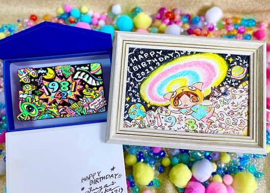 のインスタグラム：「バースデー通販が20時から始まりましたー🎁✨  ありがとー✨✨  今回の全セットにはちょっと大きめの限定ステッカーがつくよー✍️🎨  よかったら見てねー✨ 【通販期間2023 7.20〜2023.7.30】  通販サイトはプロフィールから飛べます🕊 junyatanaka.buyshop.jp」