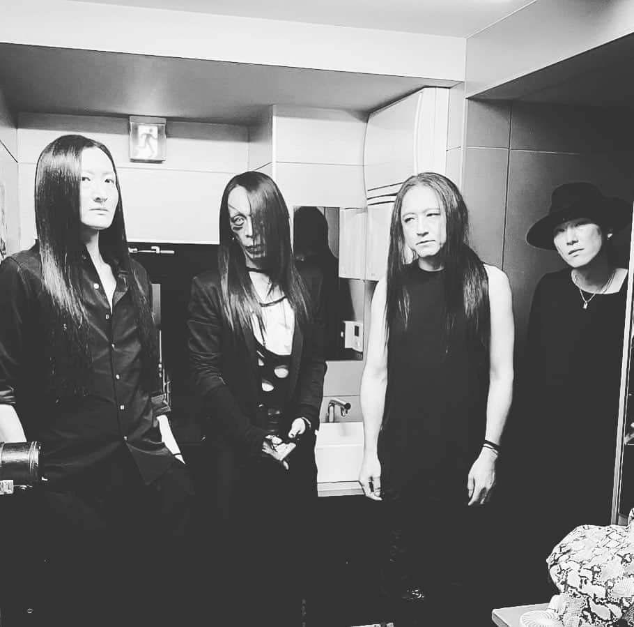 sakura (ドラマー)のインスタグラム：「Thanx Osaka by gibkiy gibkiy gibkiy!! See you next Monday at golden pigs black, Niigata. #gibkiygibkiygibkiy #sakurazawayasunori #ziz」