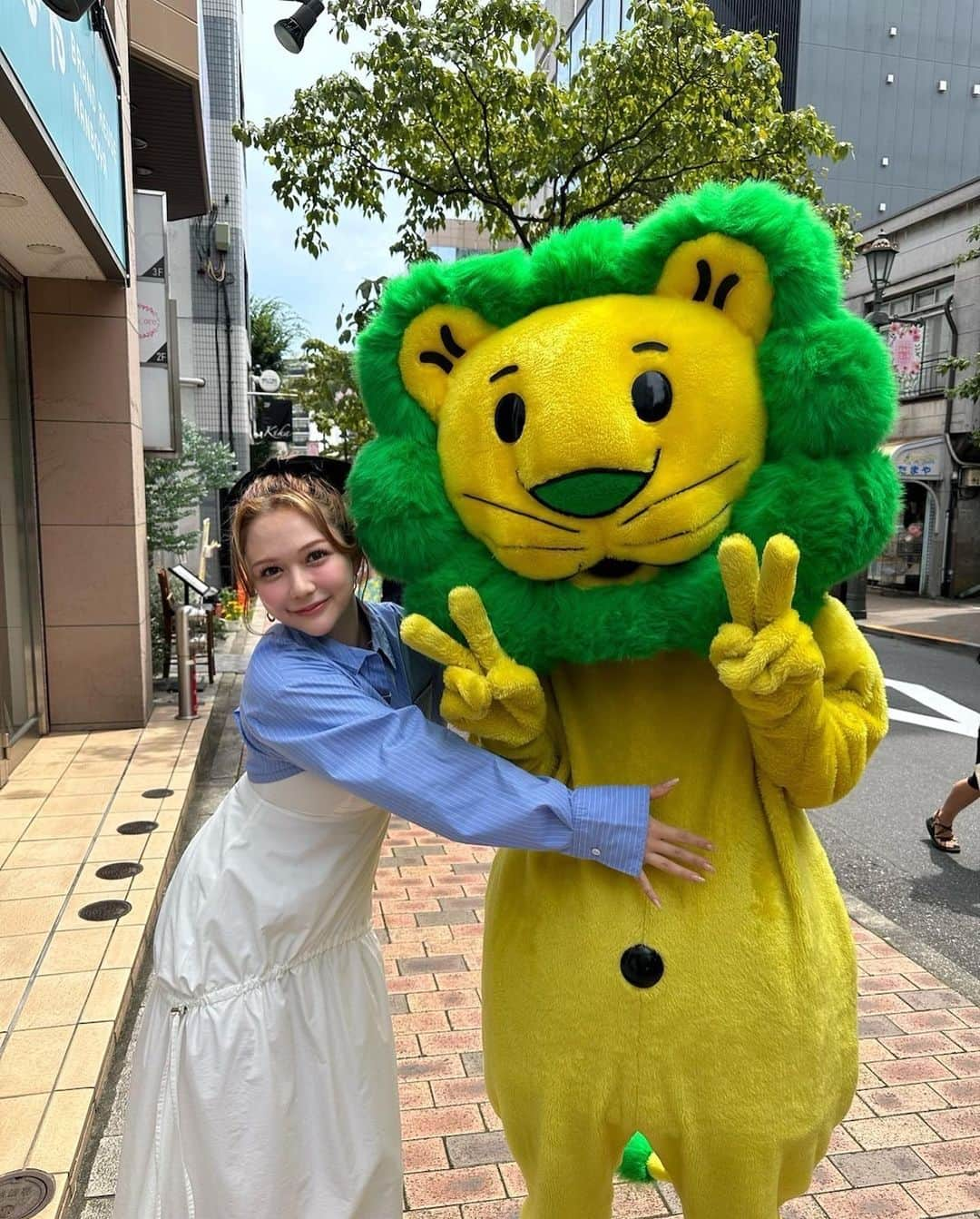 村重杏奈のインスタグラム：「テレビのお衣装っ 村重完全に日焼けした。🌞」